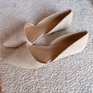 I am selling a pair of tan suede, size 6.5, jcrew women’s flats.